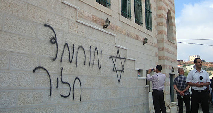 "Preisschild"-Schmierereien wie hier an einer Moschee im Westjordanland sind nach Ansicht der israelischen Regierung Terror.