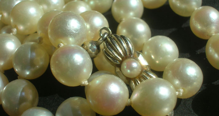 Eine äußerst kostbare Perlenkette aus Israel könnte in Bahrain verkauft werden. (Symbolbild)
