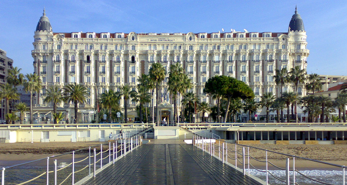 Im Luxushotel Carlton in Cannes sind am Sonntag Diamanten im Millionenwert geraubt worden.