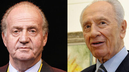 Der israelische Präsident Peres hat gegenüber dem spanischen König (l.) sein Mitgefühl geäußert.