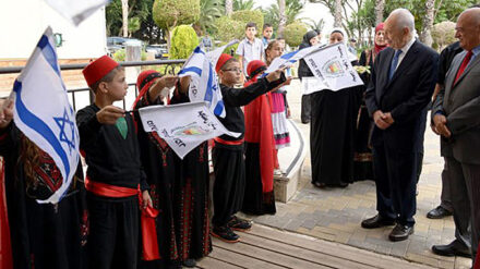 Israels Präsident Peres beim Fest des Fastenbrechens in der arabisch-israelischen Verbandsgemeinde Semer