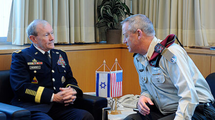 Generalstabschefs unter sich: Dempsey (l.) bekräftigte gegenüber Gantz die amerikanische Unterstützung. (Archivbild)