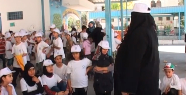 Palästinensische Kinder lernen in den Ferienlagern, Juden zu hassen.