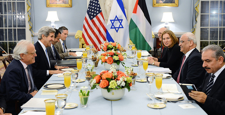 Bei einem Abendessen in Washington hatten Israelis und Palästinenser Ende Juli die Verhandlungen wieder aufgenommen.