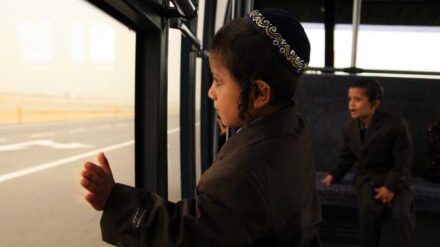 Die Kinder konnten am Flughafen Ben Gurion endlich ihre Eltern wieder sehen.
