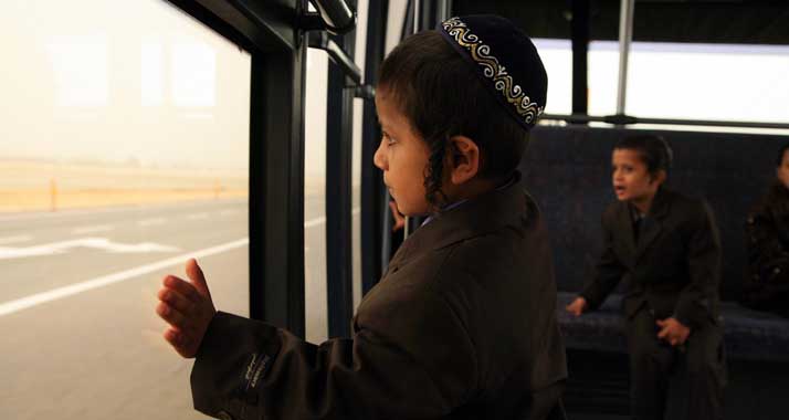 Die Kinder konnten am Flughafen Ben Gurion endlich ihre Eltern wieder sehen.