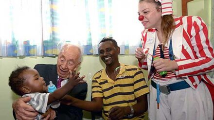 Peres liegt die Gesundheit der israelischen Kinder sehr am Herzen.
