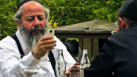 Orthodoxe Juden können jetzt auch per Smartphone an ihre Synagoge spenden.