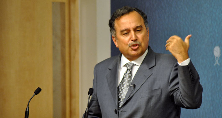 Sein erster Auslandsbesuch als Außenminister der Interimsregierung führte Nabil Fahmi nach Ramallah.