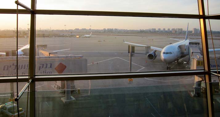 Zwei Palästinenser sind mit einem gestohlenen Lastwagen in den Ben-Gurion-Flughafen eingedrungen. (Symbolbild)