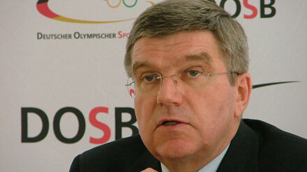 Thomas Bach, neuer Präsident des IOC, steht wegen eines weiteren Amts in der Kritik.