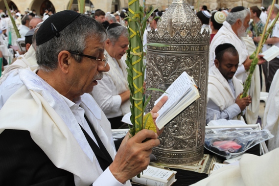 Zehntausende Juden versammelten sich an der Klagemauer, um den Priestersegen zu empfangen.