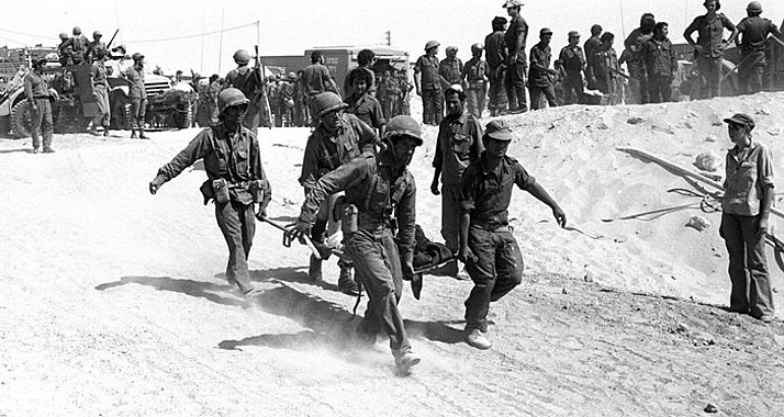 Jom-Kippur-Krieg: Ein verwundeter israelischer Soldat wird evakuiert