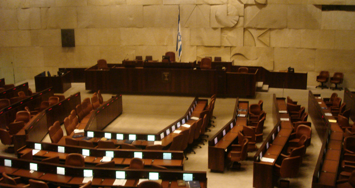 Im Sitzungssaal der Knesset werden stürmische Debatten während der Wintersitzungsperiode erwartet.