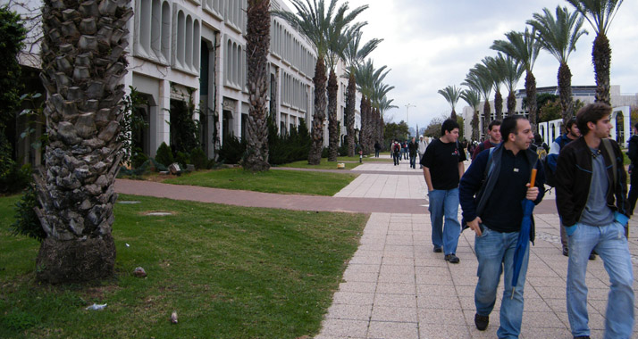 Die Universität in Tel Aviv wäre eine Möglichkeit für ein Stipendium.