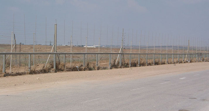 Am Grenzzaun zwischen Gazastreifen und Israel sind fünf Soldaten durch einen palästinensischen Angriff verwundet worden.