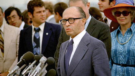 Seine Geburtstadt Brest erinnert mit einem Denkmal an Menachem Begin.