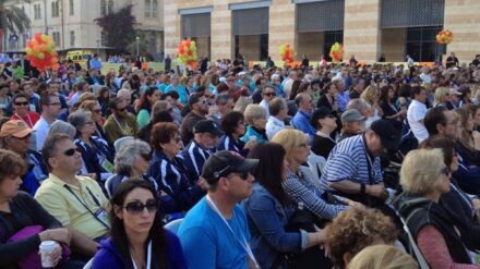 Auf dem Safra-Platz an der Jerusalemer Stadtverwaltung fanden sich die nordamerikanischen Führungspersonen zur Abschlussveranstaltung zusammen.