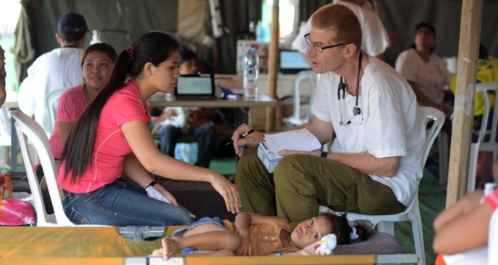 Die Israelis haben seit Freitag mehr als 710 Patienten behandelt.
