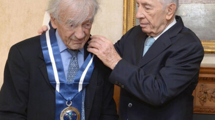 Eli Wiesel ist jetzt Träger der höchsten zivilen Auszeichnung Israels.