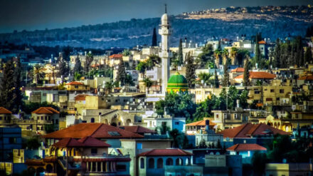 In Baka al-Gharbijje prägen Moscheen das Stadtbild.