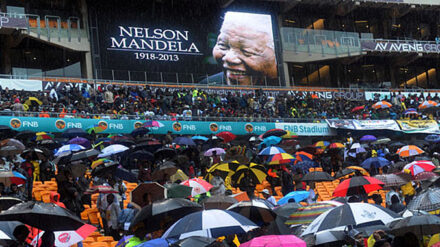 Trauergäste am Dienstag beim Abschied von Nelson Mandela in Johannesburg