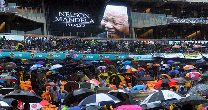 Trauergäste am Dienstag beim Abschied von Nelson Mandela in Johannesburg