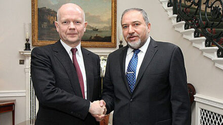 Sind sich bei der iranischen Frage einig: die Außenminister Hague (l.) und Lieberman