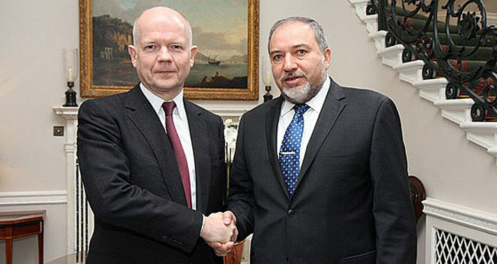 Sind sich bei der iranischen Frage einig: die Außenminister Hague (l.) und Lieberman
