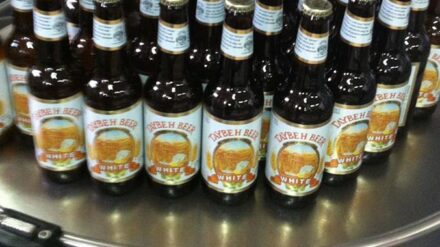Neuheit im Sortiment: Palästinenser kommen nun in den Genuss von Weißbier.