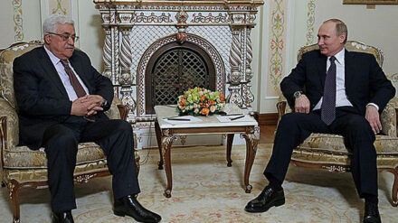 Abbas und Putin (r.) sprachen am Mittwoch über eine Verbesserung der wirtschaftlichen Zusammenarbeit.