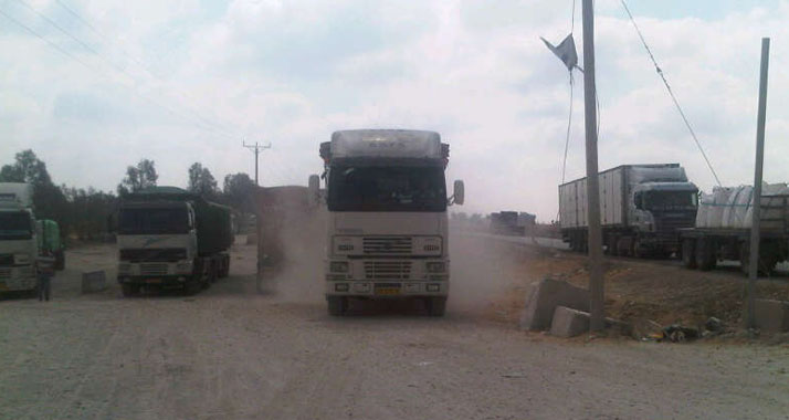 Die Lastwagen sollen unter anderem Zement in den Gazastreifen liefern.