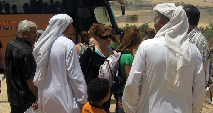 Die Polizei hält unter Beduinen Ausschau nach geeigneten Kandidaten.