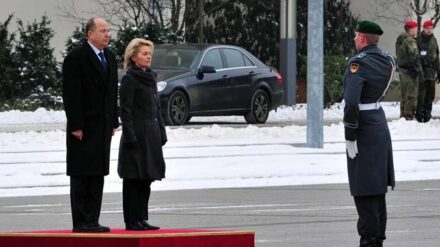 Empfang mit militärischen Ehren für Mosche Ja'alon in Berlin