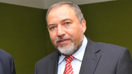 Außenminister Lieberman ist eine der wenigen Personen, die trotz Streik das Ministeriumsgebäude betreten darf.