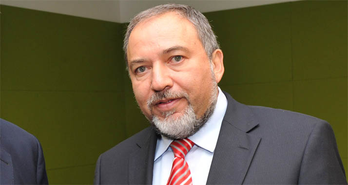 Außenminister Lieberman ist eine der wenigen Personen, die trotz Streik das Ministeriumsgebäude betreten darf.