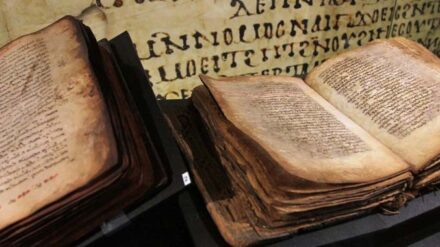 Im "Bible Land Museum" in Jerusalem sind die heiligen Schriften des Christentums und Judentums zu erkunden.
