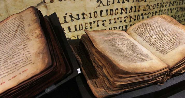Im "Bible Land Museum" in Jerusalem sind die heiligen Schriften des Christentums und Judentums zu erkunden.