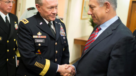 Neben Gantz (nicht im Bild) traf US-Generalstabschef Demspey (l.) auch Premierminister Netanjahu (r.).