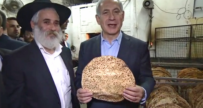 Wie ultra-orthodoxen Medien zu entnehmen war, war Netanjahus Hilfe beim Brotbacken nicht unbedingt willkommen.