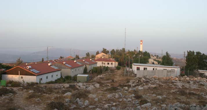 Siedlung im Brennpunkt: In Jitzhar streiten Siedler und Soldaten miteinander.
