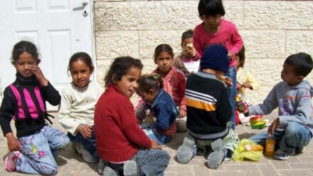 Kinder in einer Schule für Beduinen im Negev