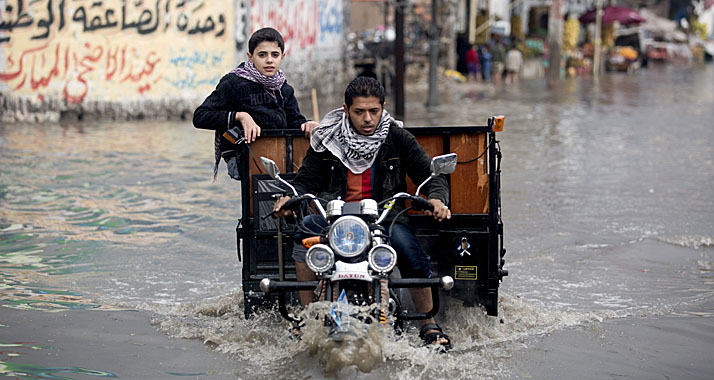Überschwemmungen im Gazastreifen haben zu Verunreinigungen des Wassers und Krankheitsausbrüchen geführt.