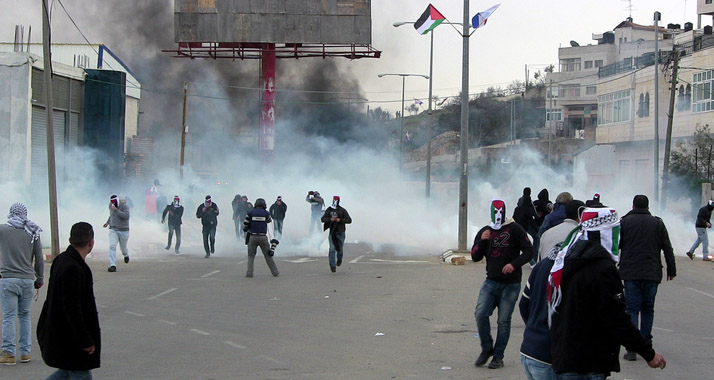 Israelische Soldaten setzen immer wieder Tränengas ein, wie hier bei Protesten in der Nähe von Ramallah.