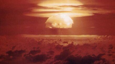 Pilzwolke nach dem Test der Wasserstoffbombe "Bravo" 1954 auf dem Bikini-Atoll.