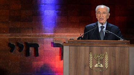 Schimon Peres erinnerte an die Vernichtung ungarischer Juden vor 70 Jahren.