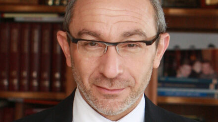 Der 54-jährige Kernes ist Jude und wird nun von israelischen Ärzten versorgt.