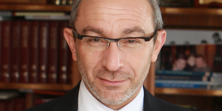 Der 54-jährige Kernes ist Jude und wird nun von israelischen Ärzten versorgt.