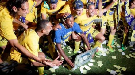 Der Titel ist nicht mehr zu nehmen: Die Spieler von Maccabi Tel Aviv feiern die Meisterschaft.