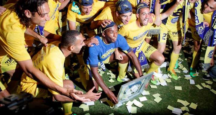Der Titel ist nicht mehr zu nehmen: Die Spieler von Maccabi Tel Aviv feiern die Meisterschaft.